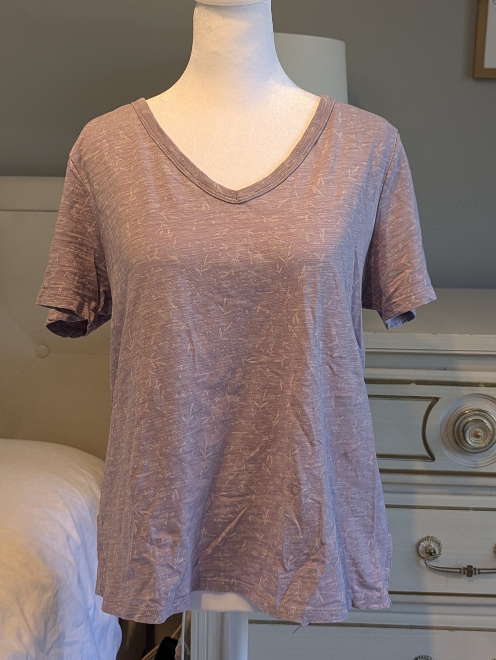 Old Navy Everyday Women's V-Neck Short Sleeve Tee - Lavender Floral, Medium